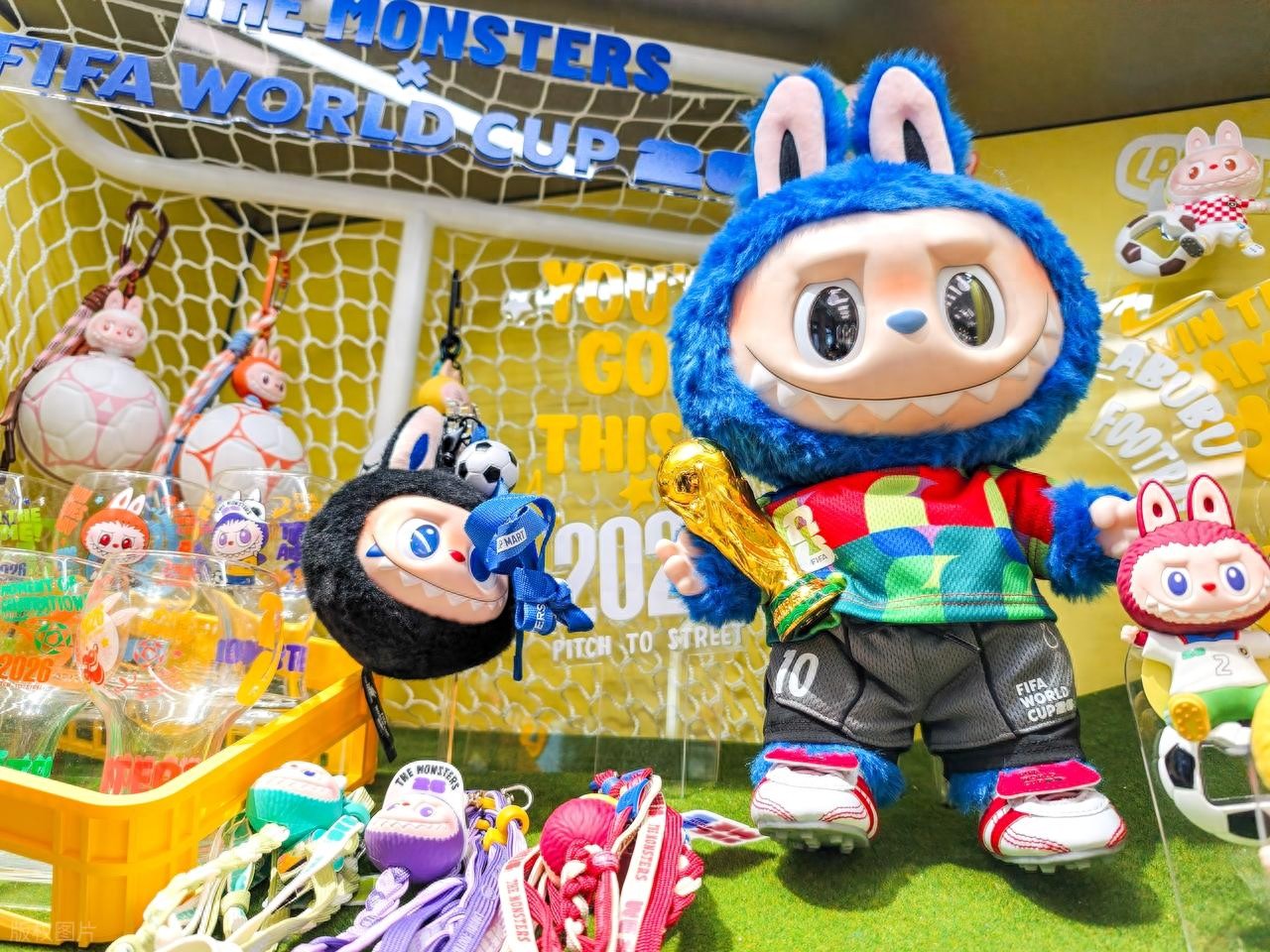 LABUBU FIFA世界杯联名潮玩_world cup 2026_FIFA历史上首个官方授权潮玩IP